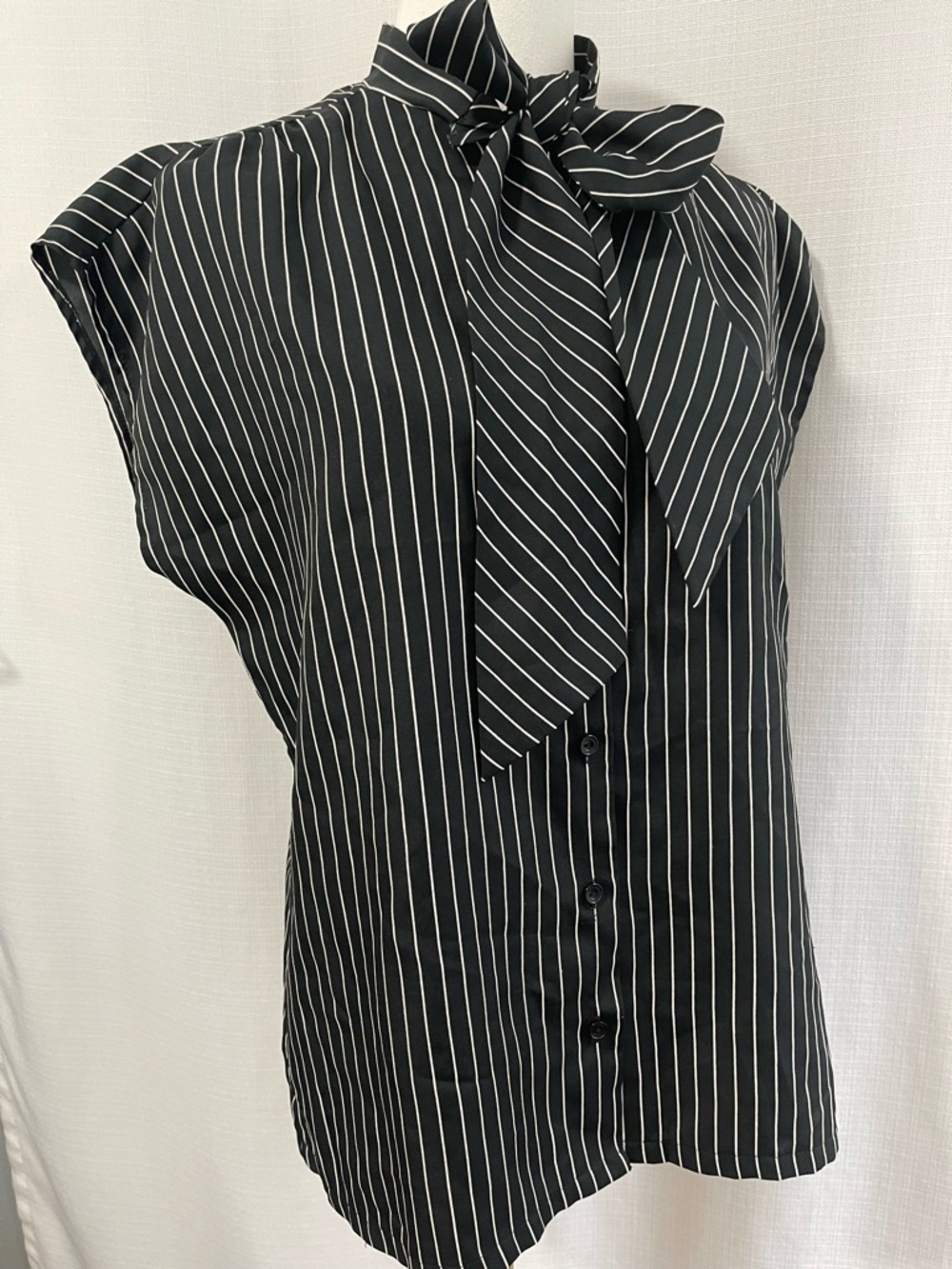 Alt Vintage Judy Bond Pinstripe Blouse Tie Neck Office Siren Cap Sleeve Top 14